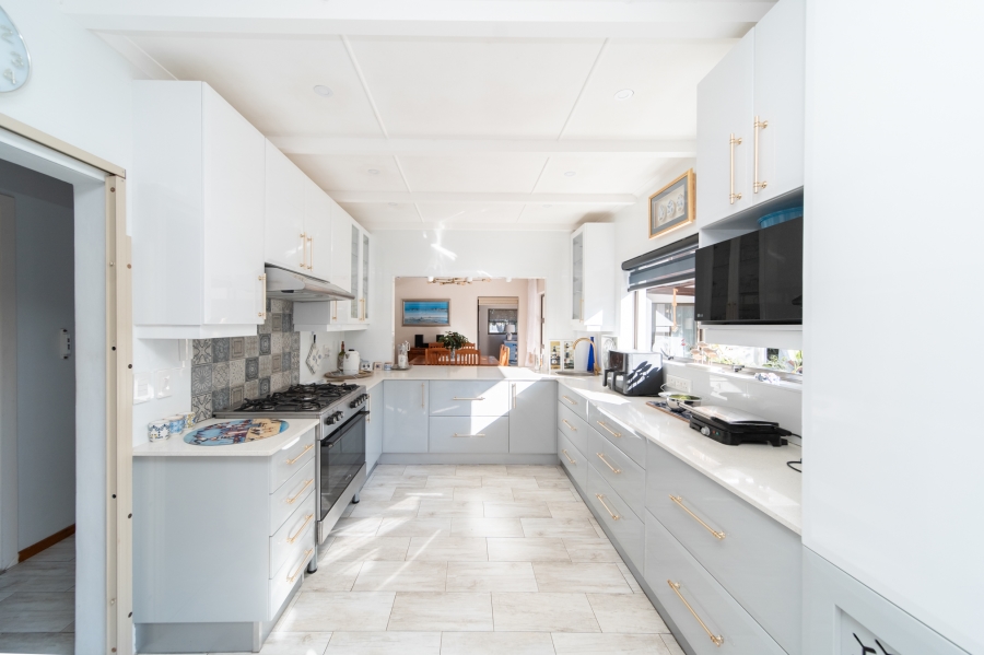 4 Bedroom Property for Sale in Bonza Bay Eastern Cape